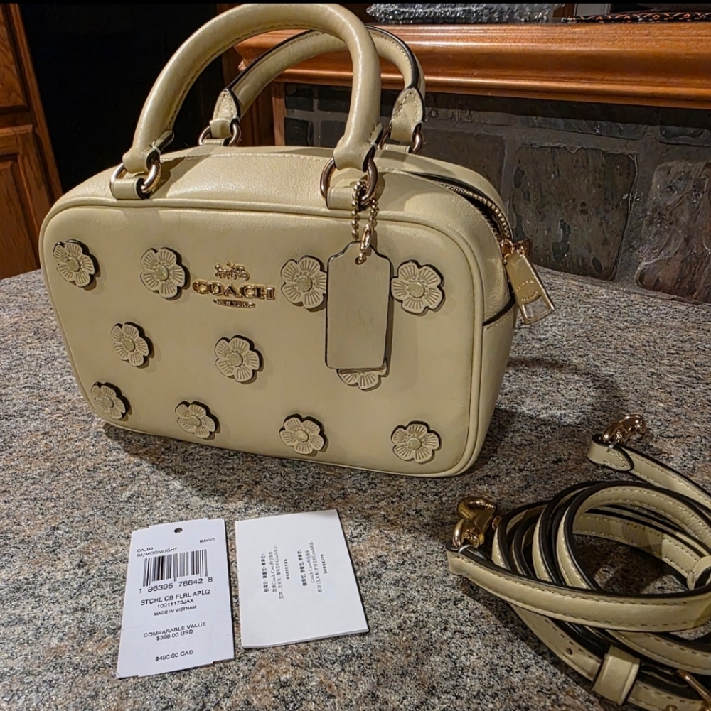 ✨Coach Cream ✨Floral Appliqué Satchel with Matching Wallet - Picture 5 of 8